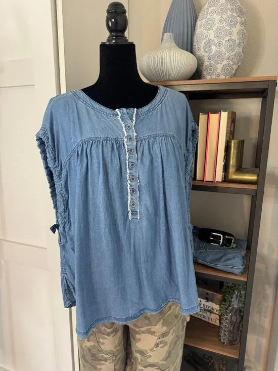 We The Free Blue 1/2 Button Top with Adjustable Armholes - Size S - Picture 4 of 4